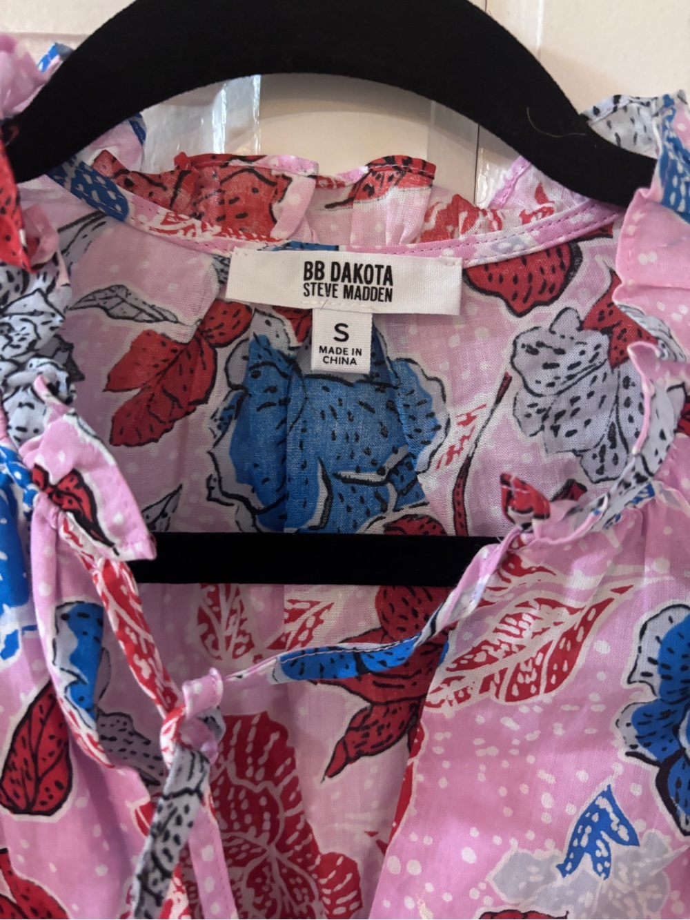 BB Dakota Pink Floral Tie-Neck Ruffle Sleeve Blouse - Picture 2 of 3